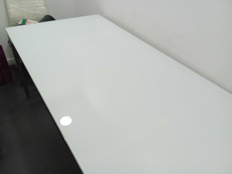Mesa em vidro para 6/8. Pessoas