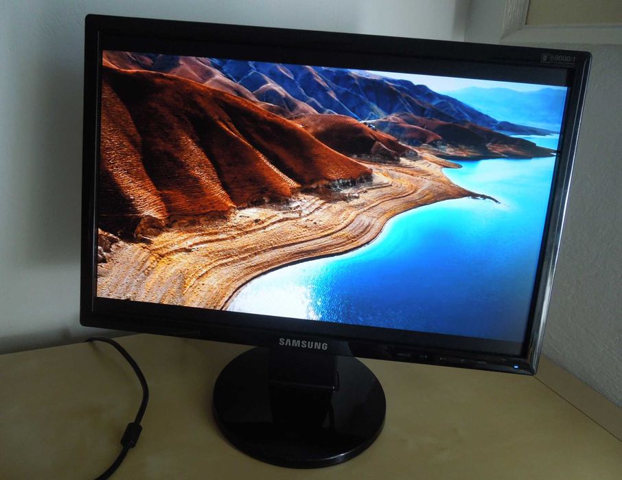 Monitor Samsung 943NWX - 19" - em óptimo estado com cabo de alimentação e cabo vga