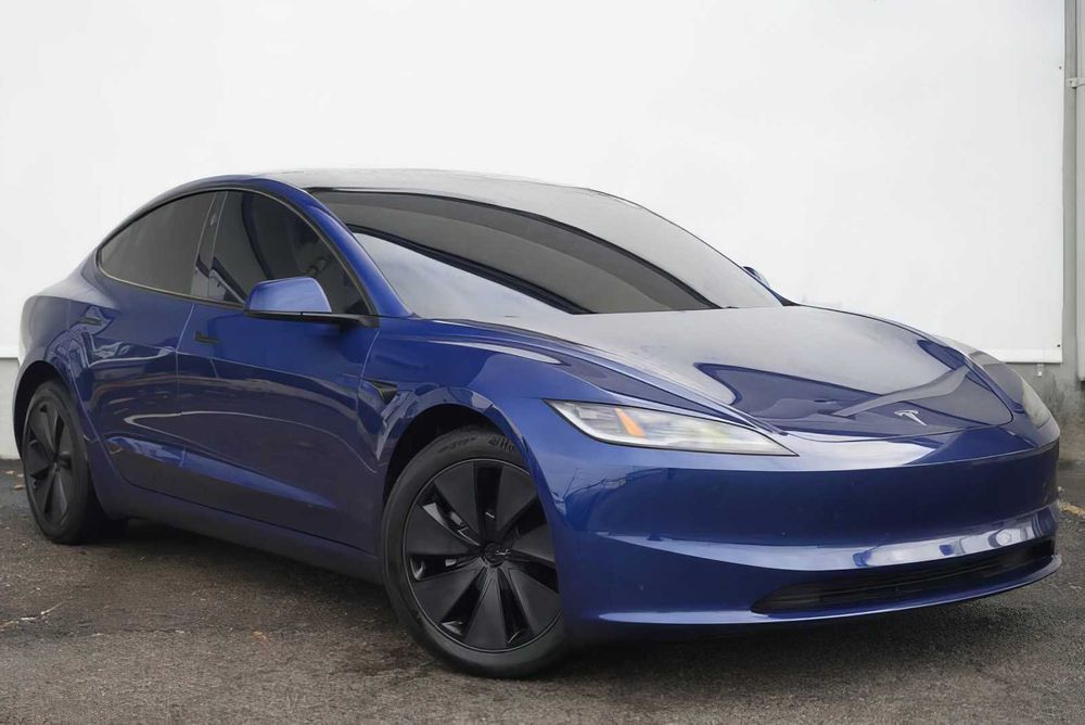 Tesla Model 3      2025