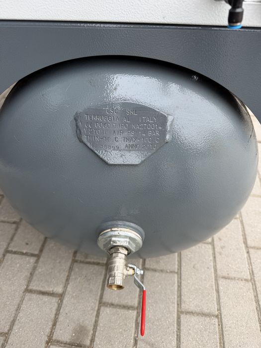Kompresor śrubowy Atlas Copco GA 7 VSD FF osuszacz falownik 7,5KW