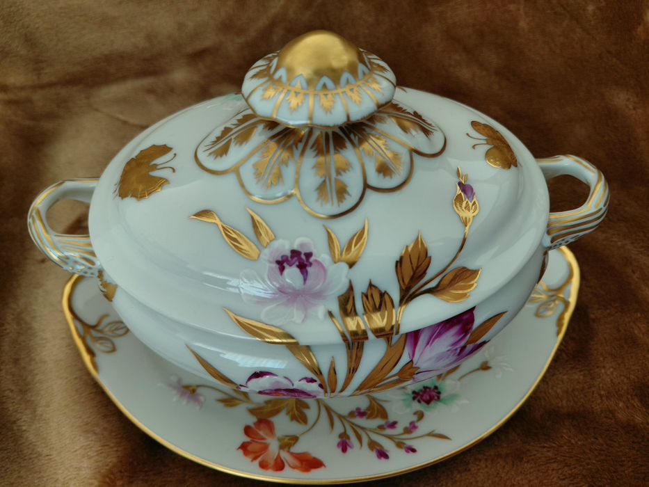 Vista Alegre Terrina Pequena com prato apresentador