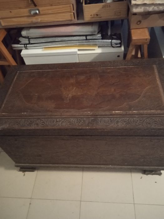 Arca de madeira trabalhada