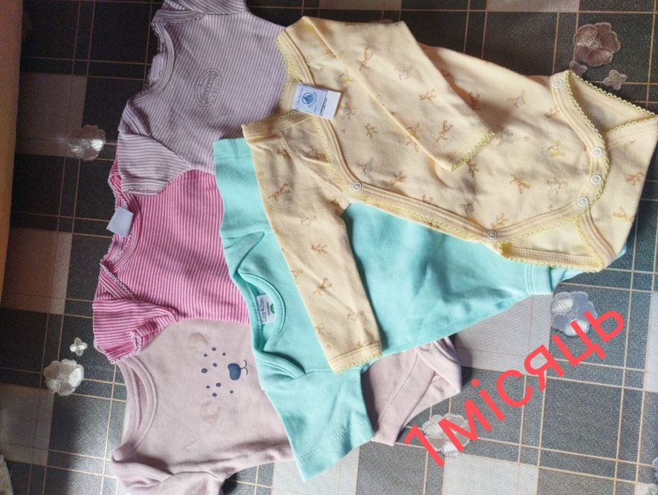 Продаються бодіки з коротким і довгим рукавом 0-3,3-6м