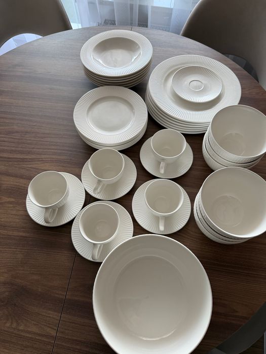 Biała zastawa stołowa