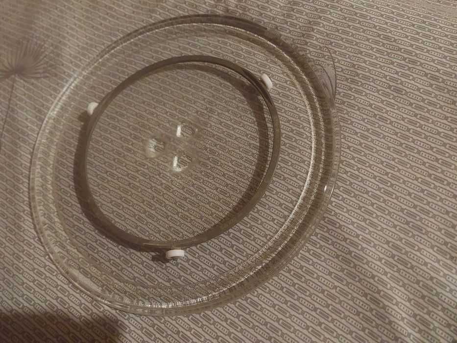 Тарелка для микроволновки LG,б/у,в хорошем состоянии. Диаметр-285см.