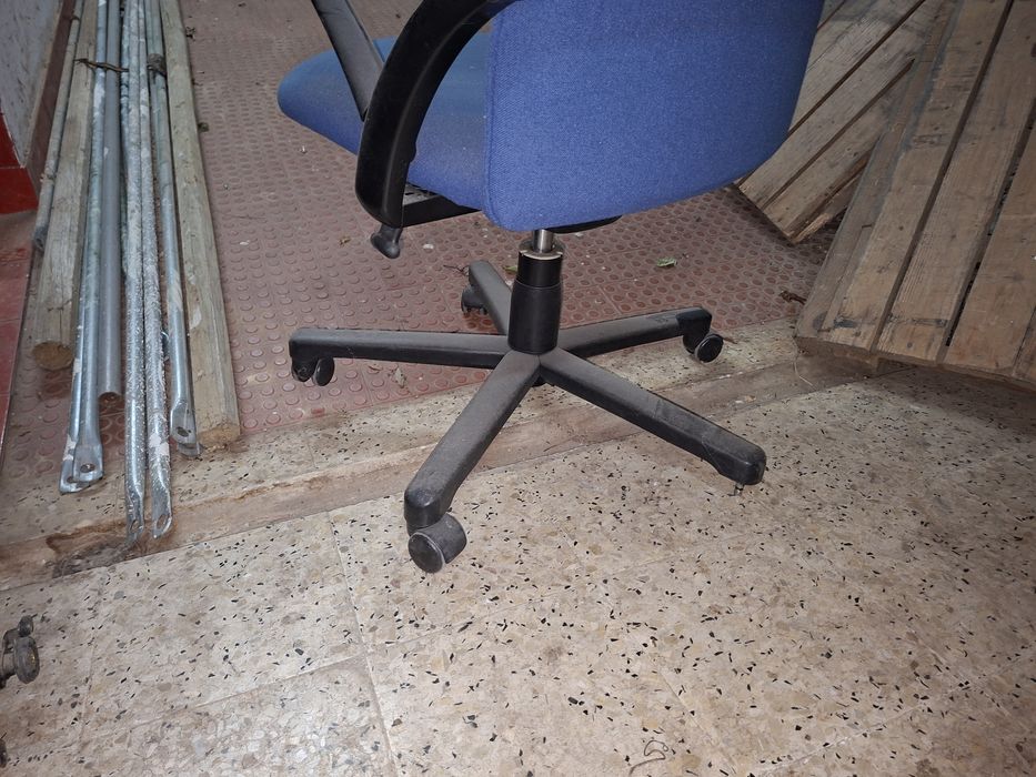 Cadeiras de escritorio porta gavetas