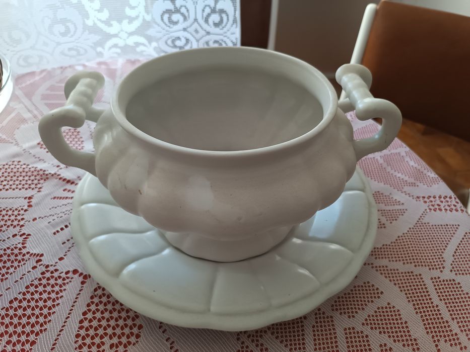 Terrina branca vintage