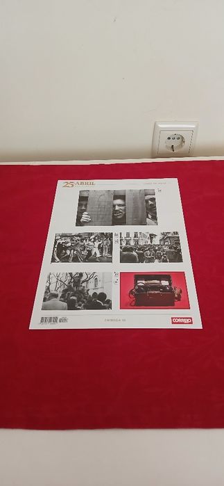 Entrega da coleção 25 de Abril, nova
