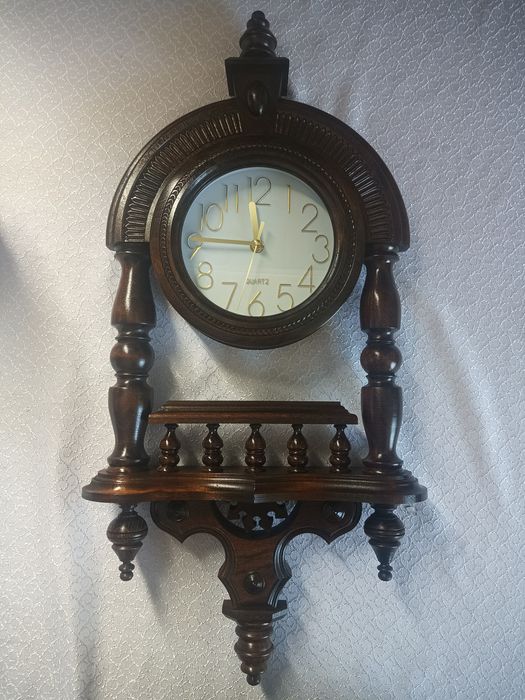 Дерев'яний годинник на стіну