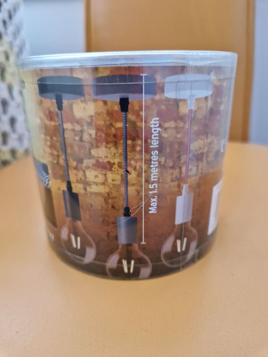 Lampy sufitowe na żarówkę dekoracyjną