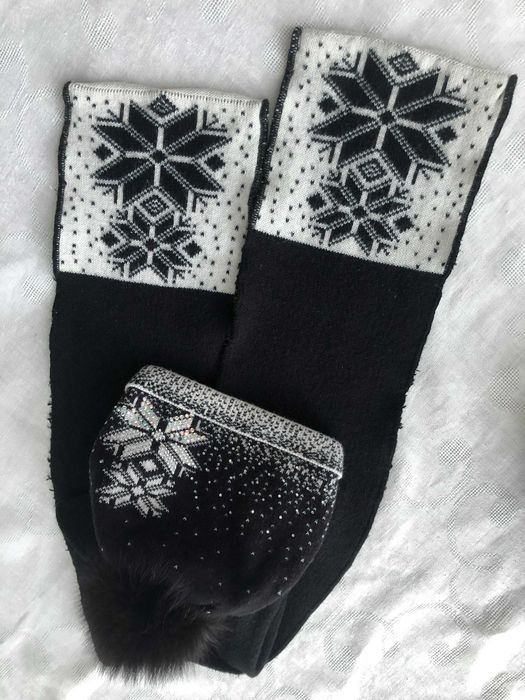 Шапка и шарф тёплый зимний набор с бубоном и узором шерсть 60% LEKS