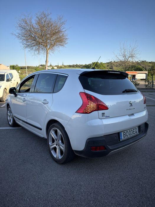Peugeot 3008 – Automático | Híbrido Diesel | Muito Económico