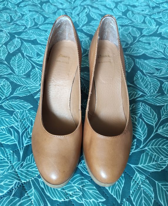 BATA włoskie skórzane półbuty na obcasie r.40