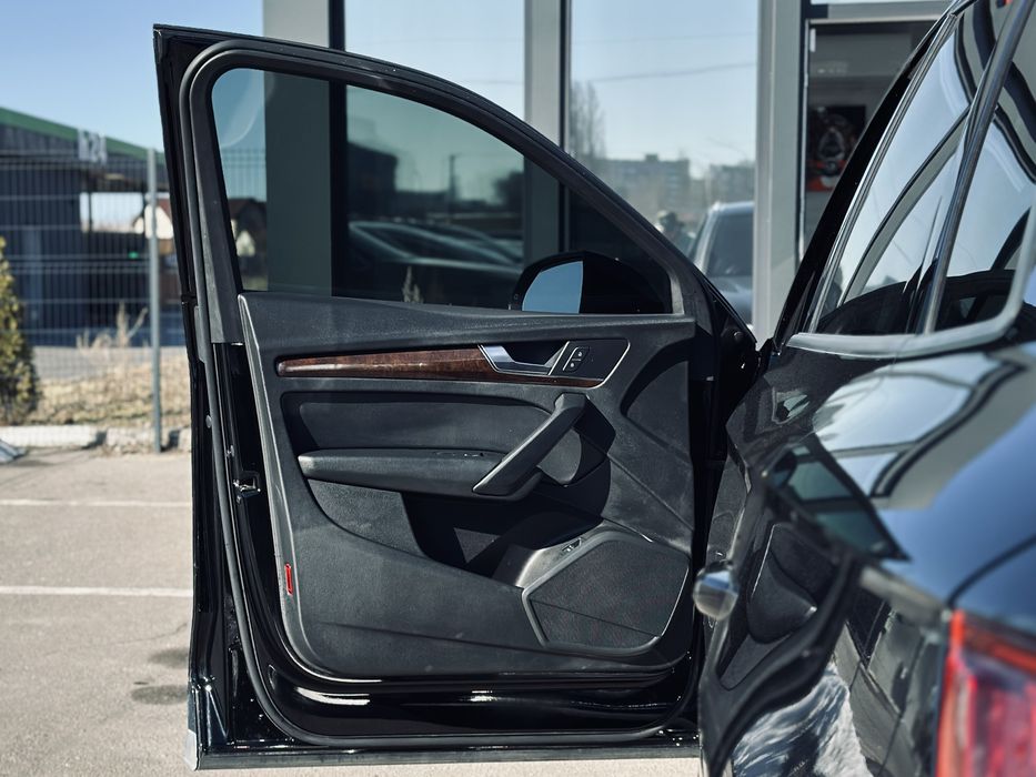 Audi Q5 2018 VIN WA1ANAFY0J2168620 фото оголошення 17 з 24