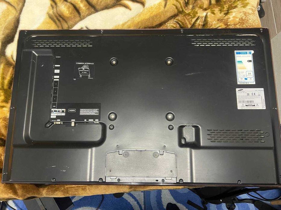 ПРОДАЮ: Телевізор - Samsung UE40D5500 (40 дюйми) 1080p з дефектом