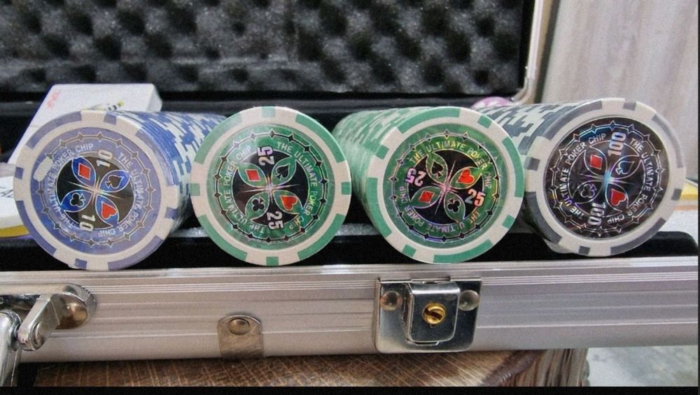 Покер - набір з 500 фішок у валізі HQ