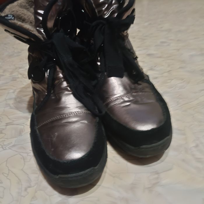 Продам теплые зимние ботинки