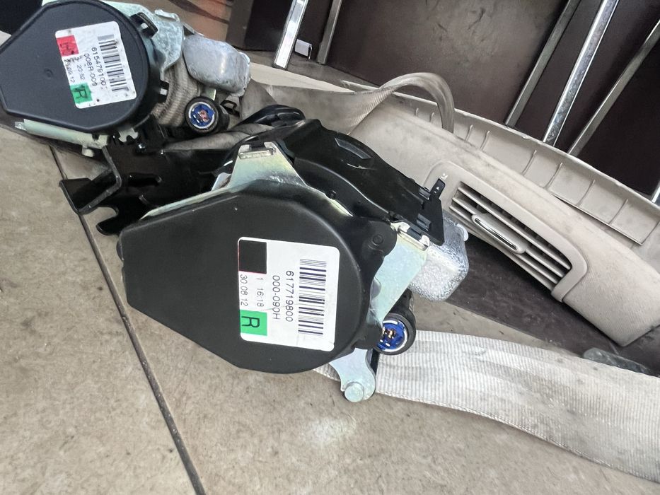 Skoda SuperB pasy zaślepki pasów bezpieczenstwa komplet pas