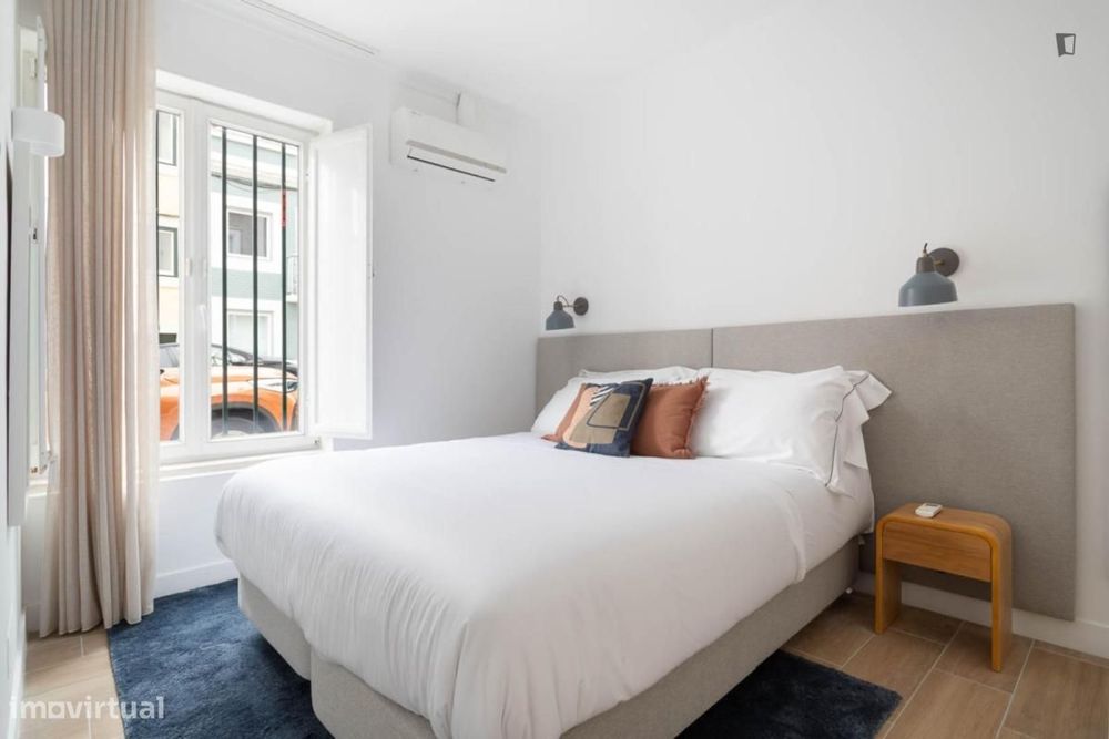 Quarto - localizado em Santos Lisbon