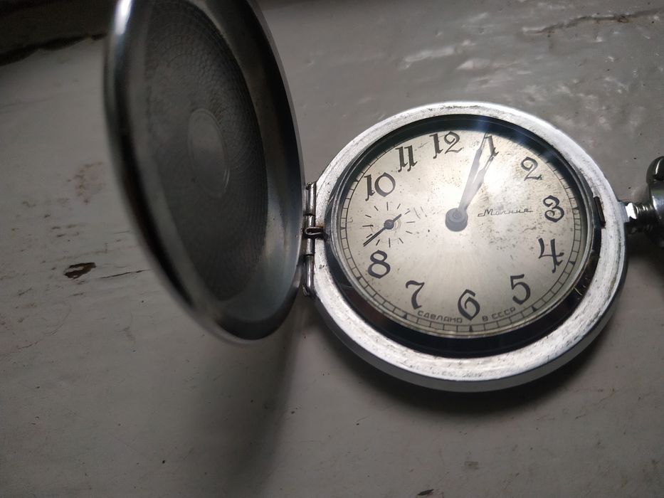 Часы карманные на цепочке Молния