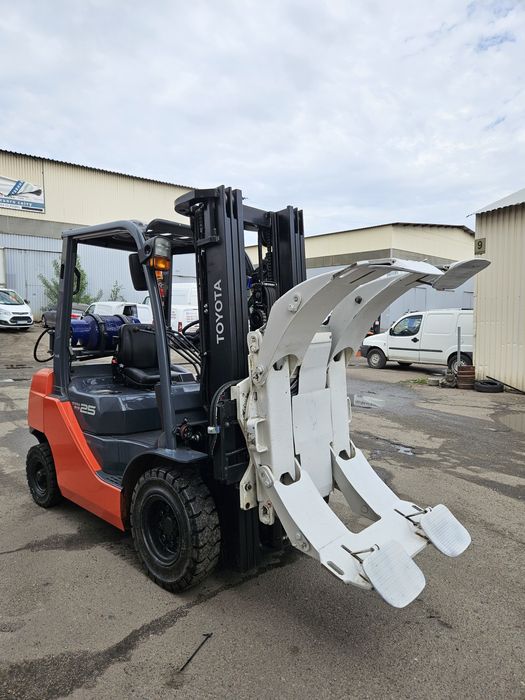 Навантажувачі вилкові в Києві. Вилочные погрузчики Тойота.