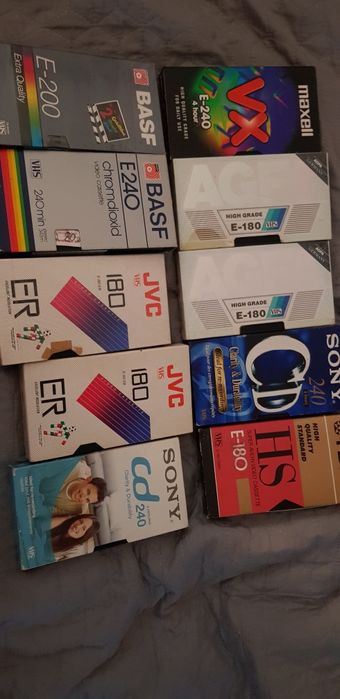 Sprzedam  mix kaset  VHS.