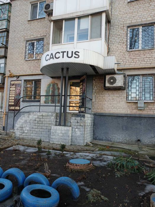 Продам приміщення під магазин, салон краси та ін. по вул. Коновальця