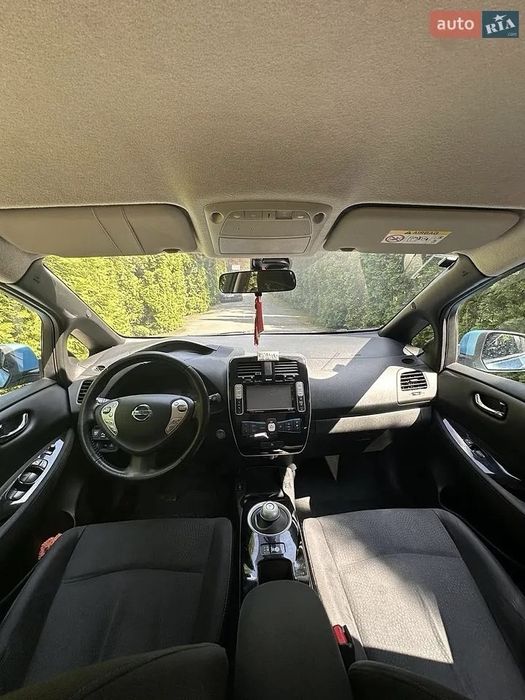 Продам електромобіль Nissan leaf