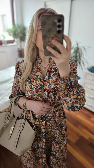 Sukienka w kwiaty idealna na Święta na Wielkanoc na wiosnę