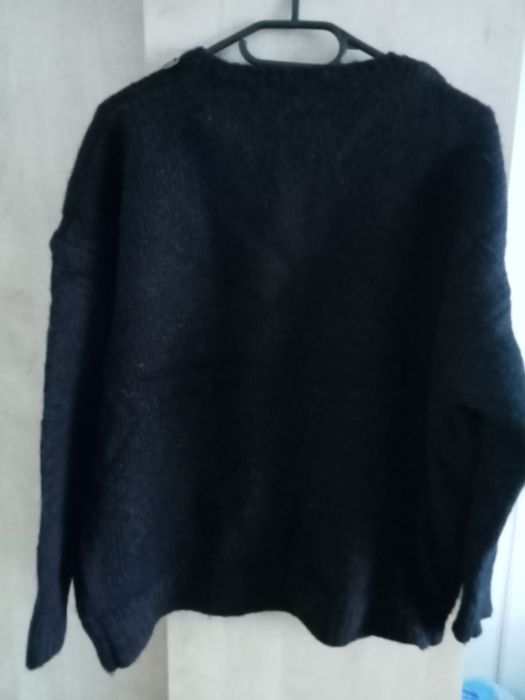 Sweter czarny z cekinami