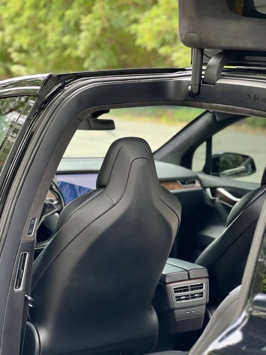 Tesla model X 90D . Тесла модел Х . В доброму стані !