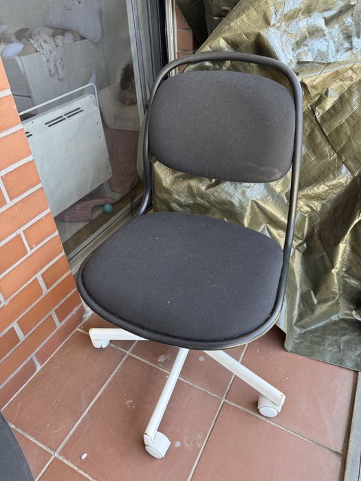 Cadeira de escritorio pequena