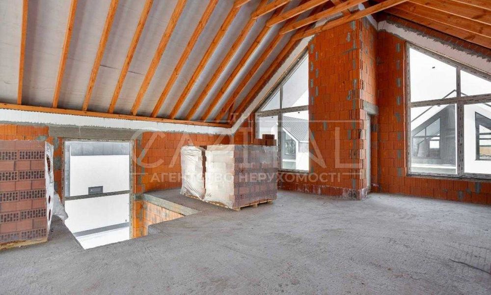 Продаж барнхаусу КМ Золоче 188 кв.м. без ремонту