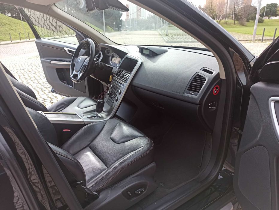 Volvo XC60 D5 205cv AWD Summum - Nacional - Histórico Volvo