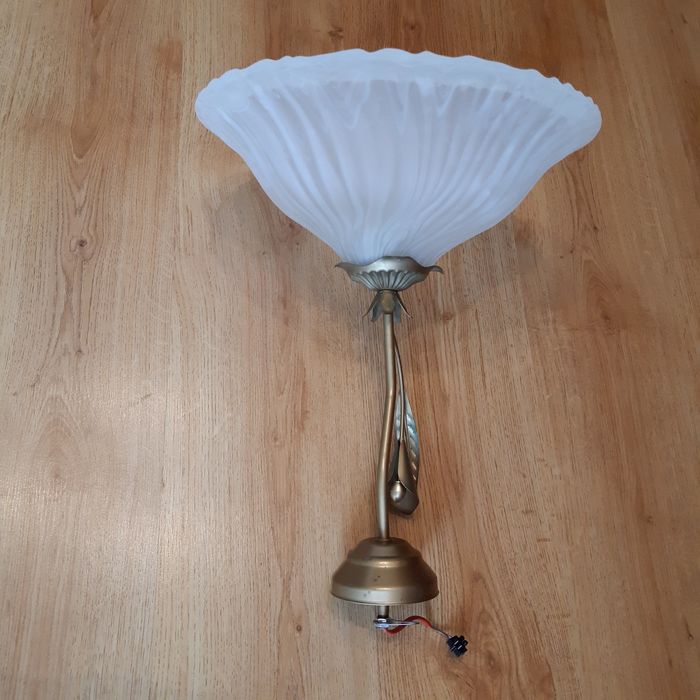 Żyrandol na jedną żarówkę