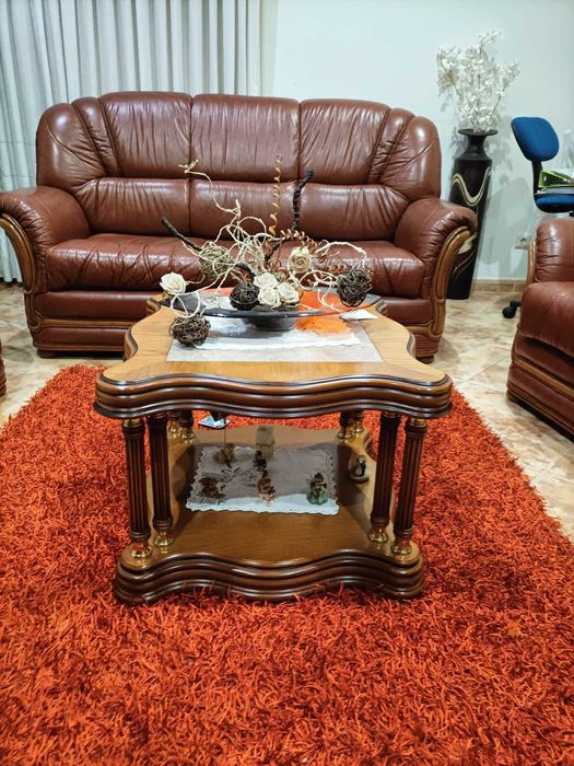 Conjunto de sofás e mesa de centro