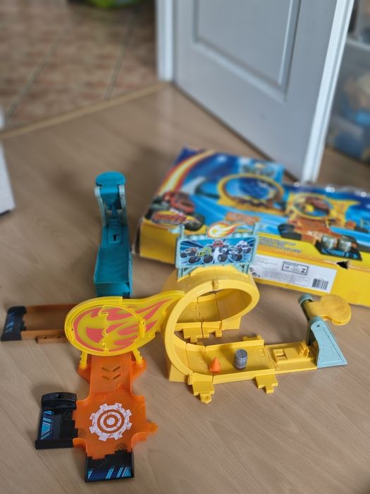 Tor hot wheels +3 samochodziki z bajki Blaze i mega maszyny