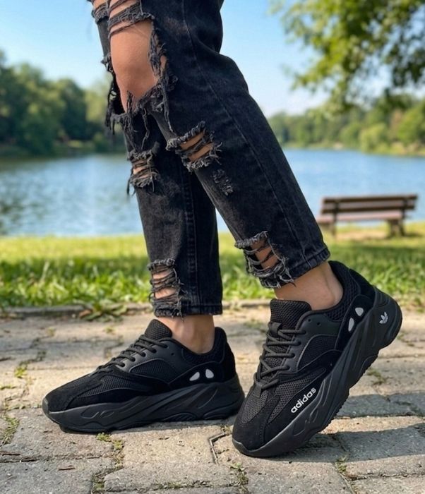 Жіночі чорні кросівки Adidas Yezzy boost 700 V2/адідас изі
