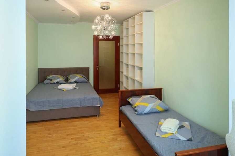 Простора 3-кімнатна квартира біля метро "Палац Україна" та "Либідська"