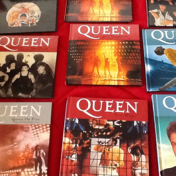 Coleção livros e CDs dos Quenns