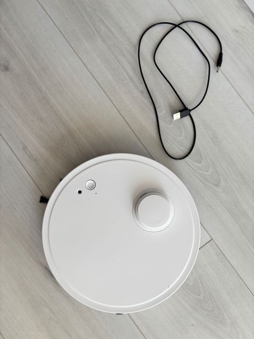 Robot sprzątający – odkurza, zamiata Mini używany, z ładowarką BEZWIFI