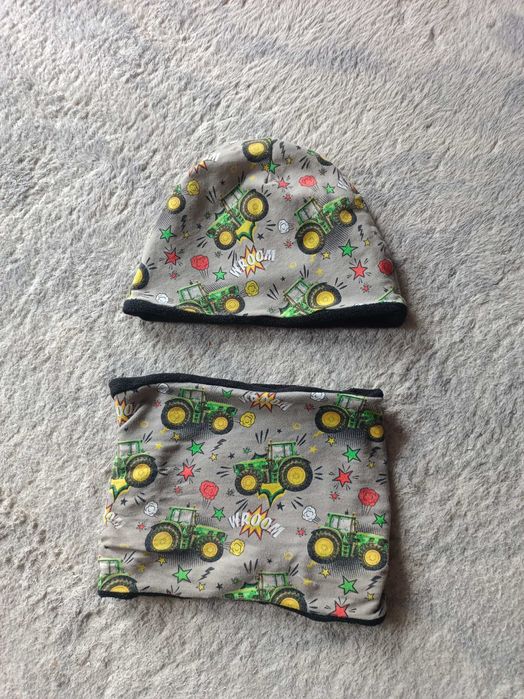 Zestaw zimowy czapka i komin  traktory John Deere polar5-8 lat