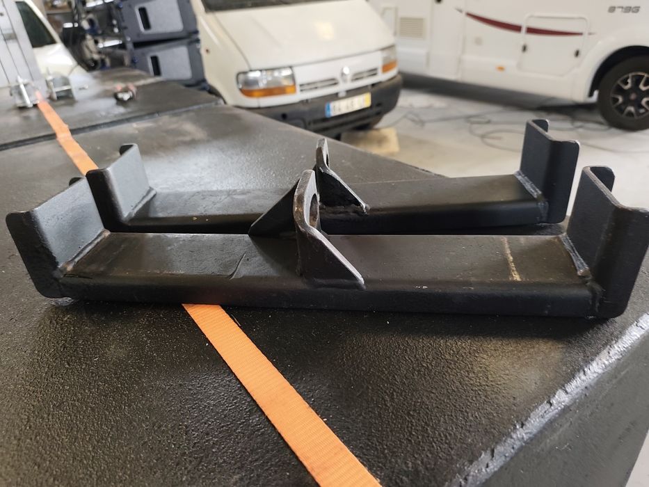 Dois suportes de PA , FRAMES