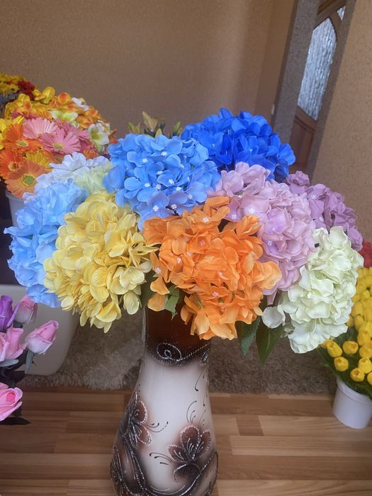 Декор красиві квіти гербери та інші