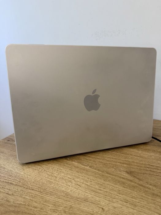 Apple MacBook Air 2024 13,6" M3 16GB RAM 512GB stan idealny