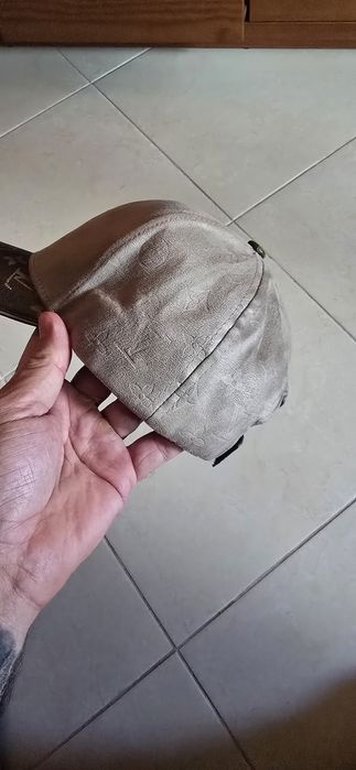 LV cap camurça e couro