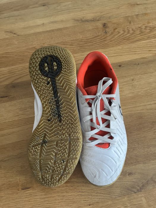 Buty pilkarskie halowe dziecięce Nike rozmiar 35