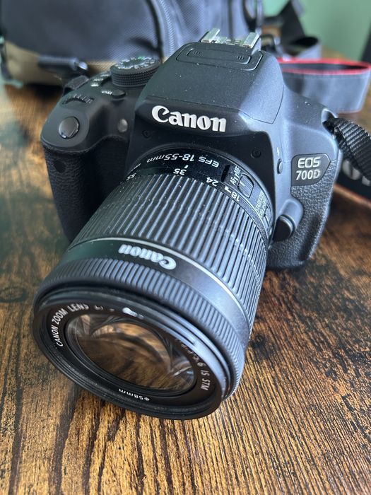 Aparat lustrzanka Canon EOS 700D