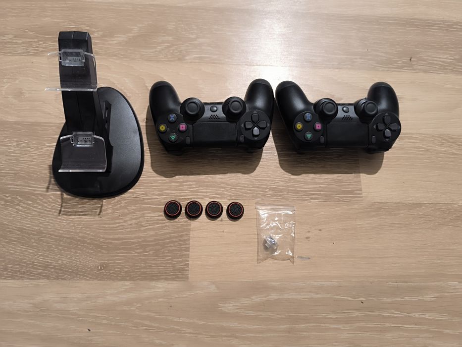 Два геймпада dualshock 4 + докстанция