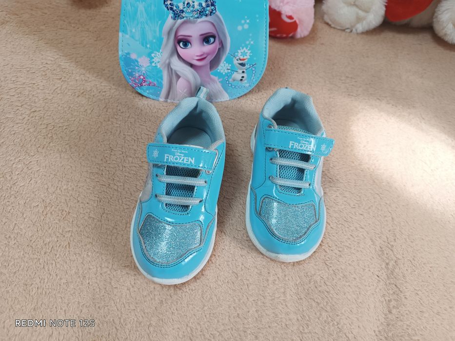 Яскраві дитячі кросівки FROZEN